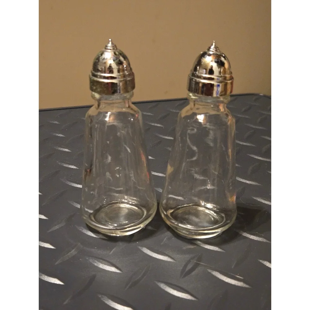 Vintage Glass Salt and Pepper Shakers Set Clear Paneled Silver Tone Lids‎ Finial